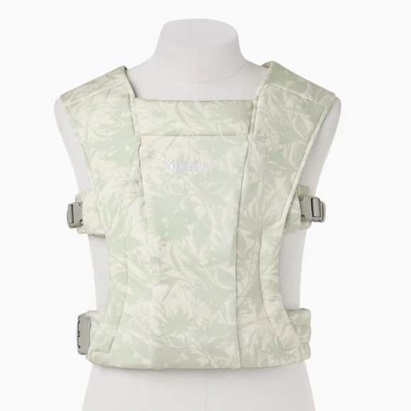 NIB Ergobaby Embrace Carrier in Sage Meadows - Picture 1 of 3